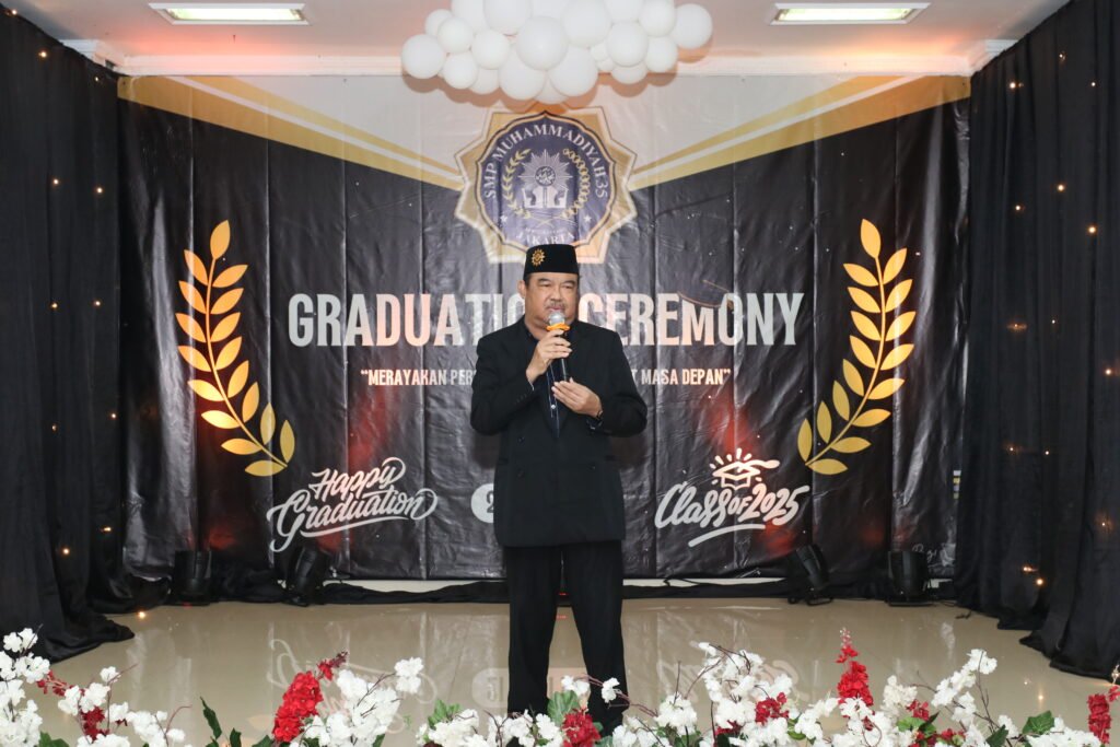 wisuda_smp_muhammadiyah_35_jakarta_2024_2025_drs_h_yurianto_mm