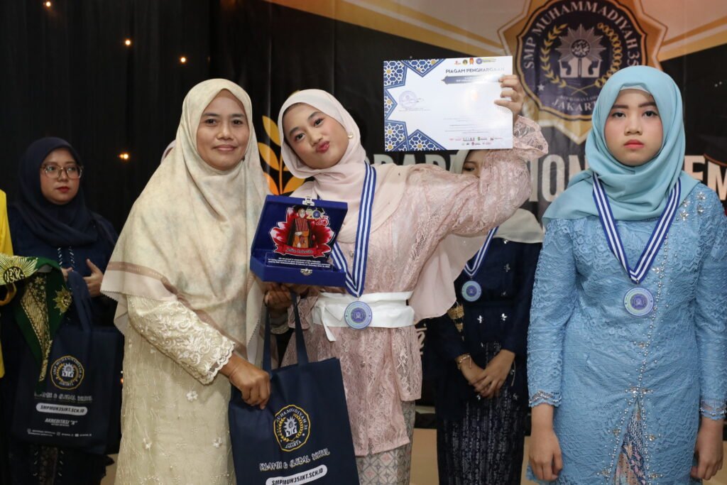wisuda_smp_muhammadiyah_35_jakarta_2024_2025_juara_1